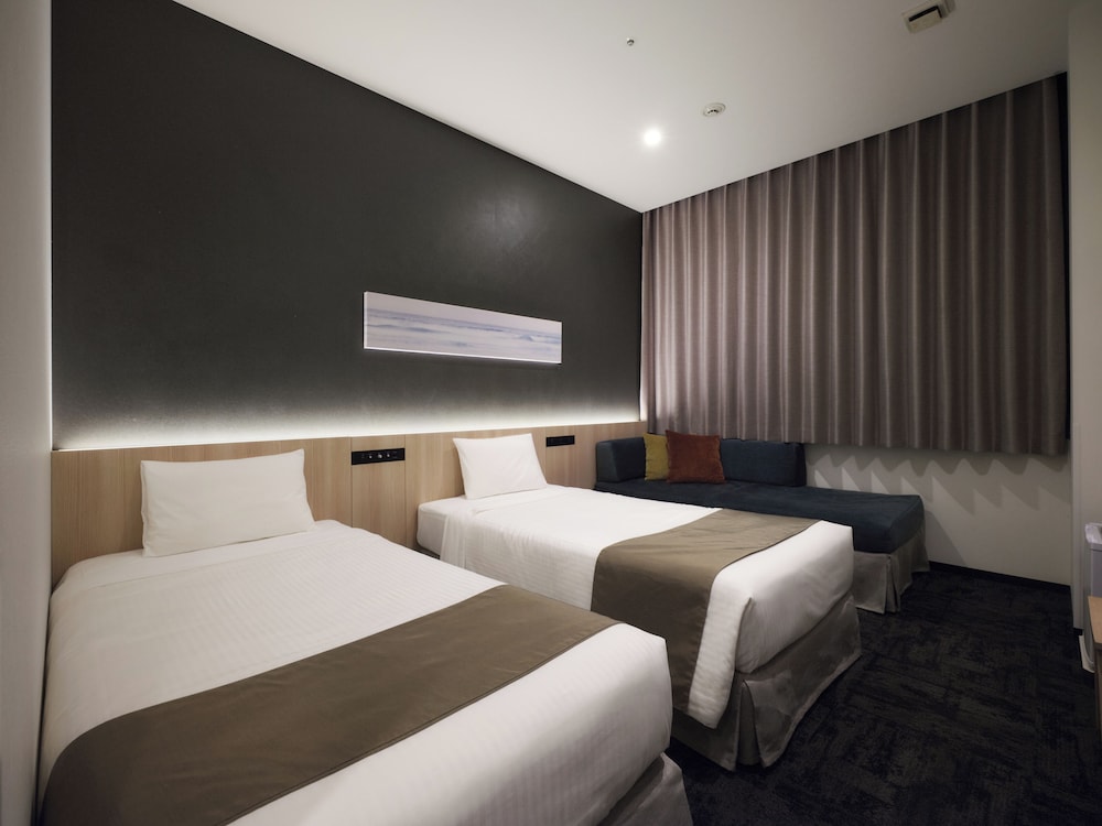 STANDARD, TWIN BEDS, SOFA