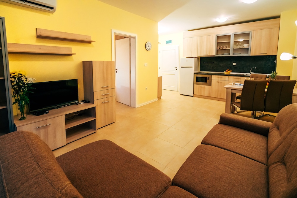 Green Life Beach Resort 51/75