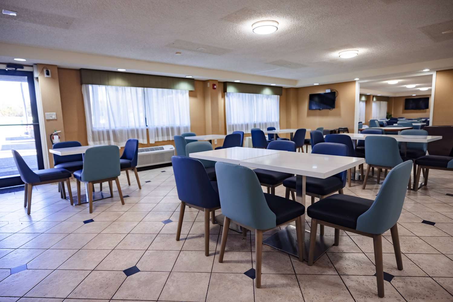 La Quinta Inn by Wyndham Tampa Near Busch Gardens 45/66