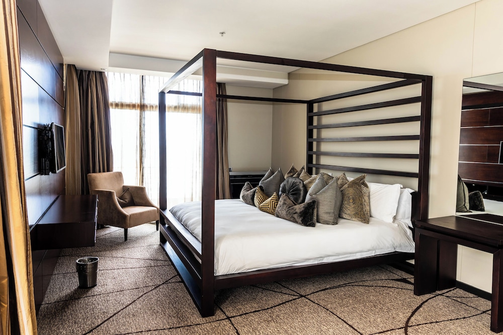 Ambassador, Suite, King Bed