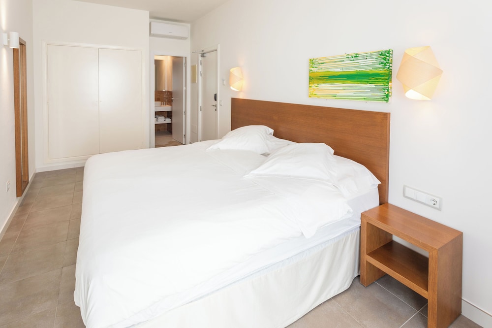 ROOM, DOUBLE BED, BALCONY