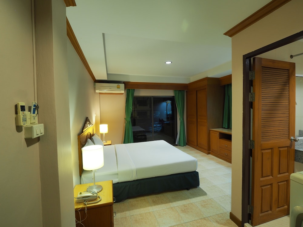 Golden Villa 24/47