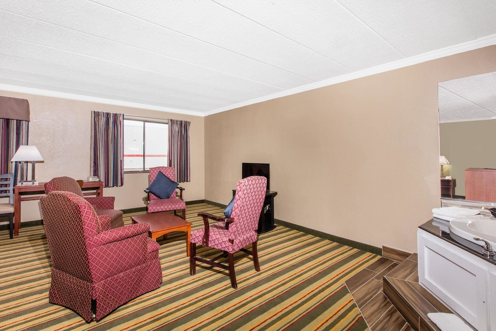 Super 8 By Wyndham Frederick 26/42