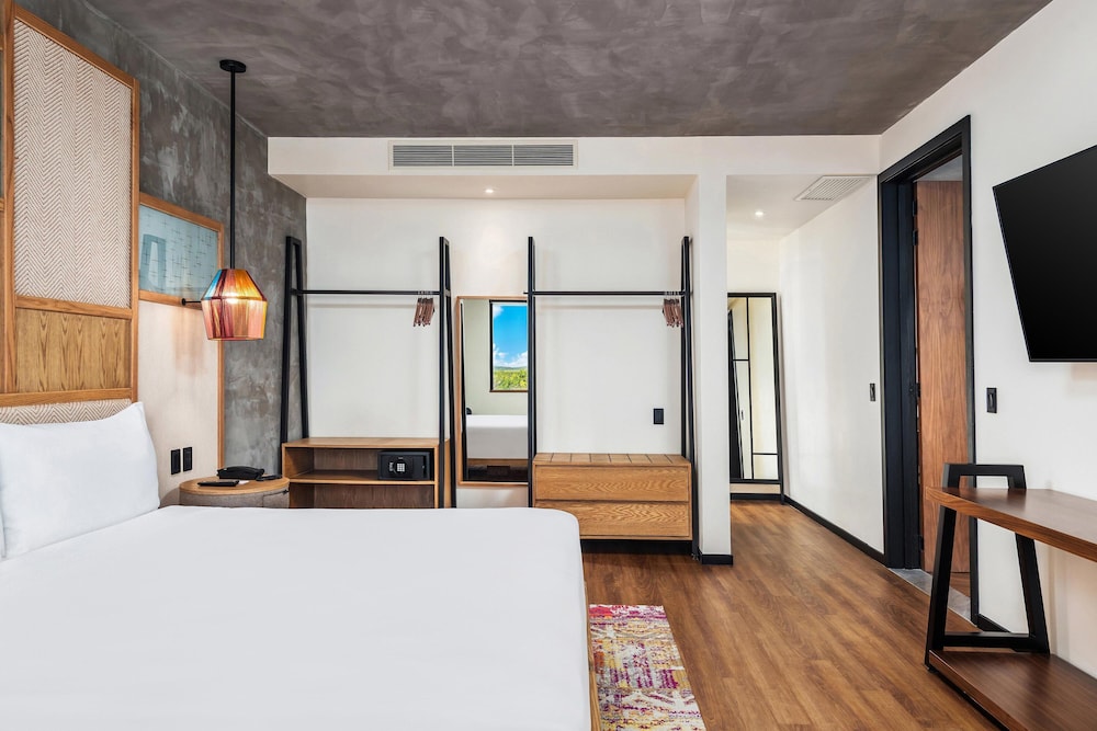 Aloft Tulum 13/50