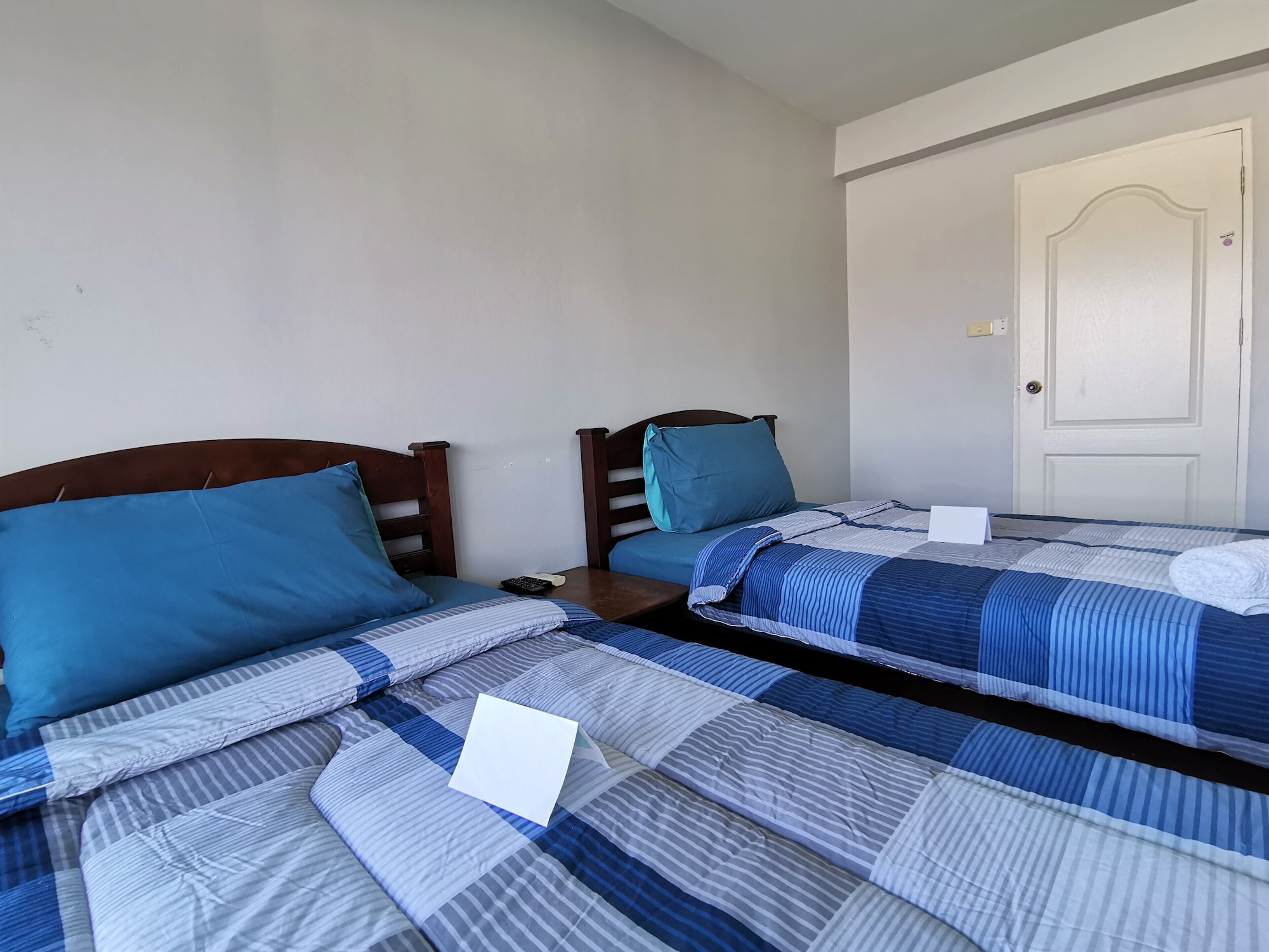 DELUXE, TWIN BEDS