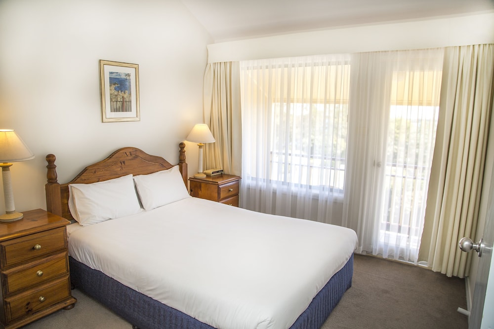Mercure Lake Macquarie Raffertys Resort 16/74