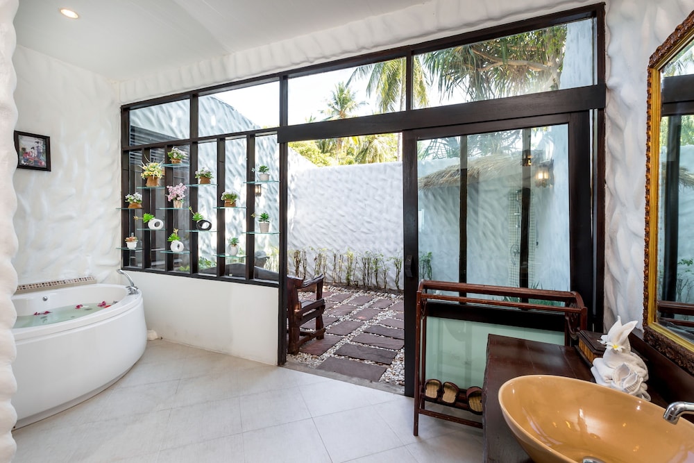 Racha Island Resort (ex Rayaburi Resort) 49/50