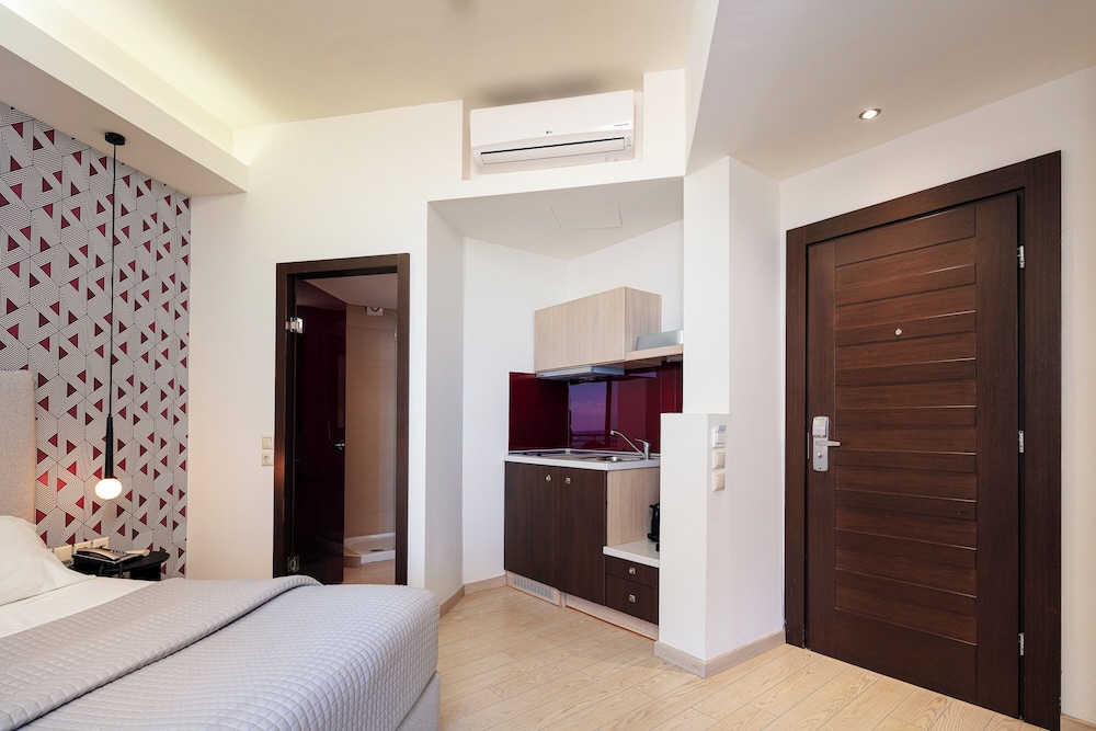EXECUTIVE, STUDIO, SIDE SEA VIEW