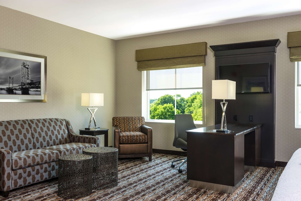 Hampton Inn & Suites Portsmouth Downtown 40/56