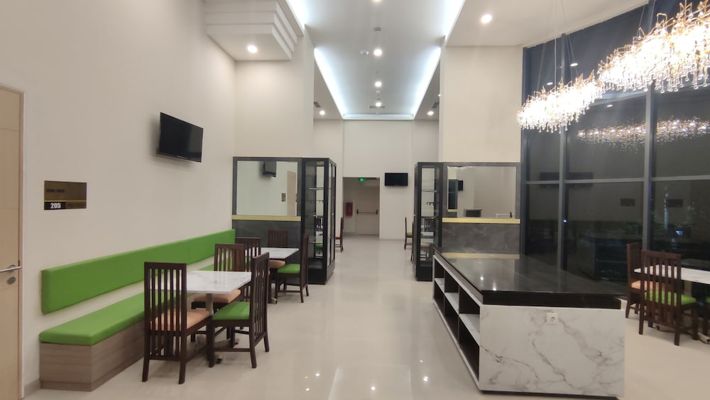 Agogo Downtown Hotel Surabaya 8/15
