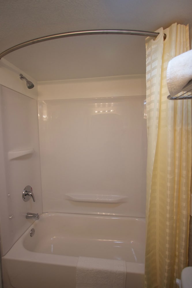At Home Inn And Suites Pensacola 42/80