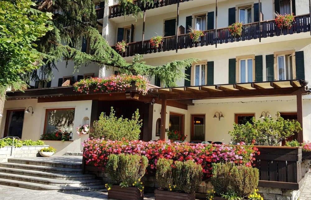 Hotel Pinzolo Dolomiti 26/76