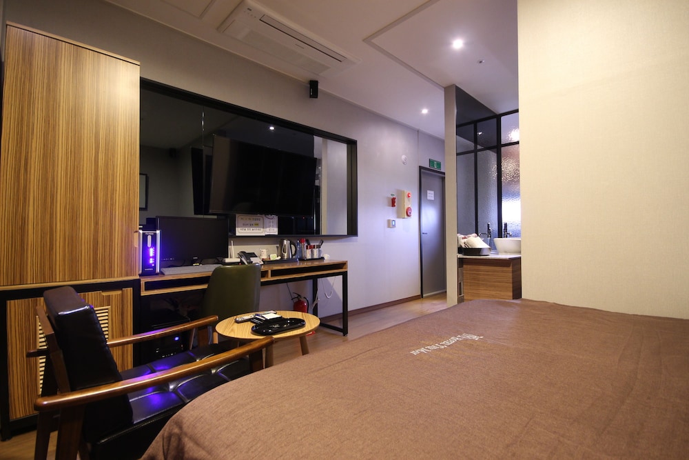 Hotel The May Busan Sasang 22/28