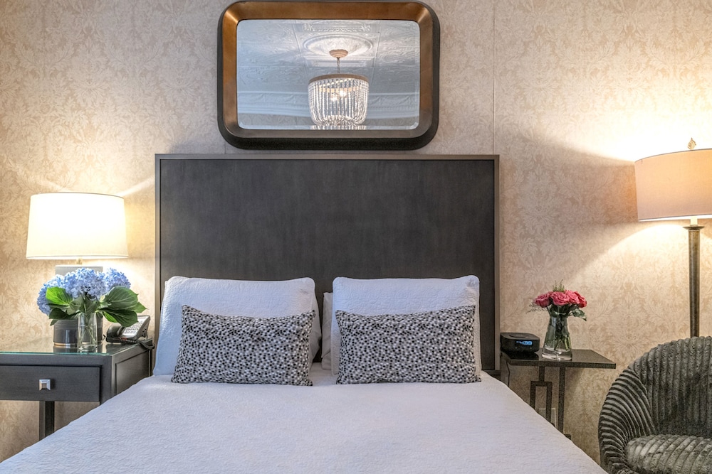The Chateau Inn and Suites 10/57