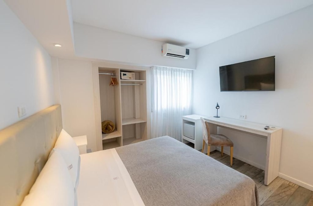Hotel Sennac 6/32