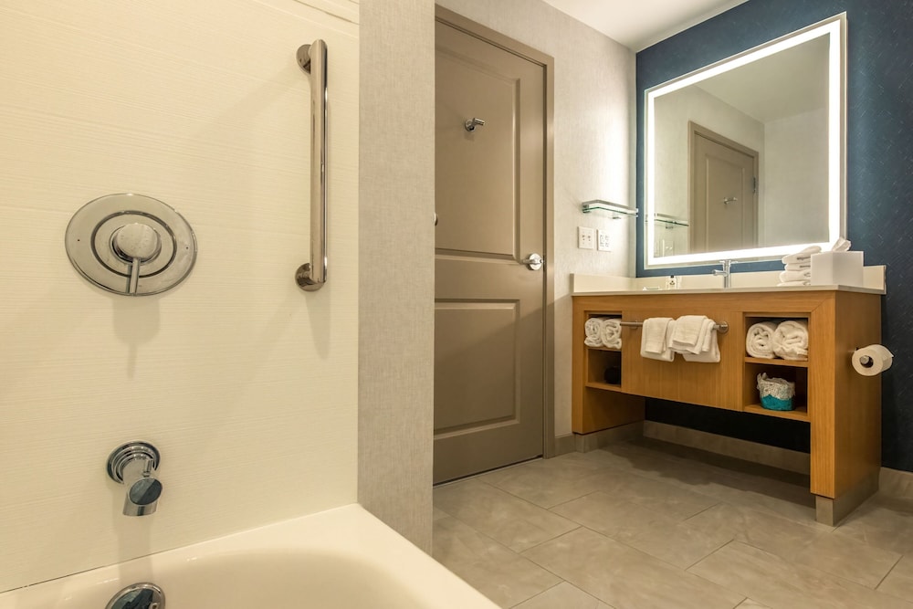 1 Bedroom, Suite, 2 Queen Beds, Ocean Front, Sofa, Balcony