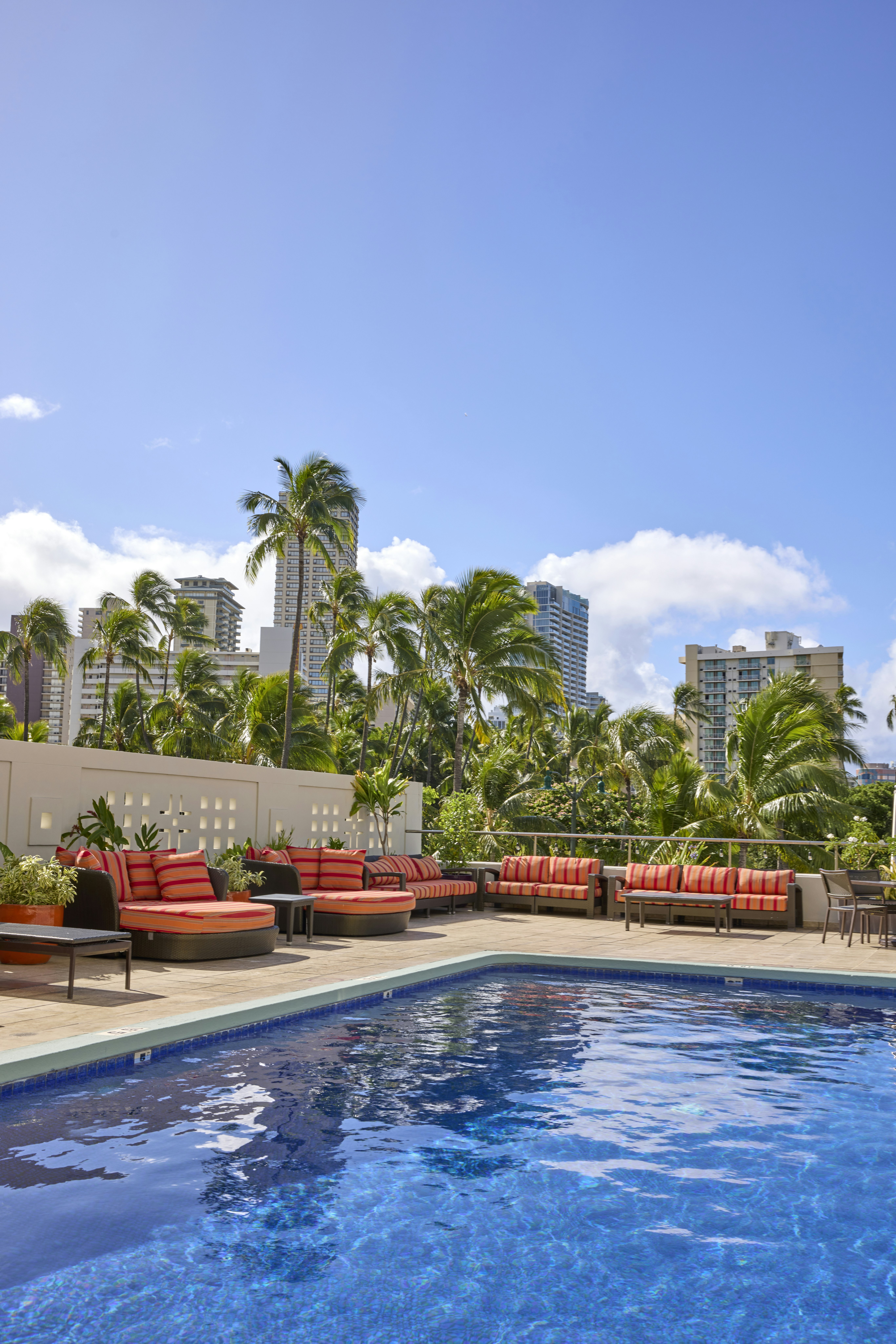 Doubletree By Hilton Alana Waikiki Beach Hotel 70/73