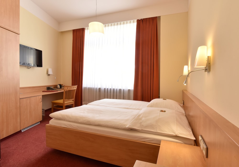 City Partner Hotel Adria 23/84