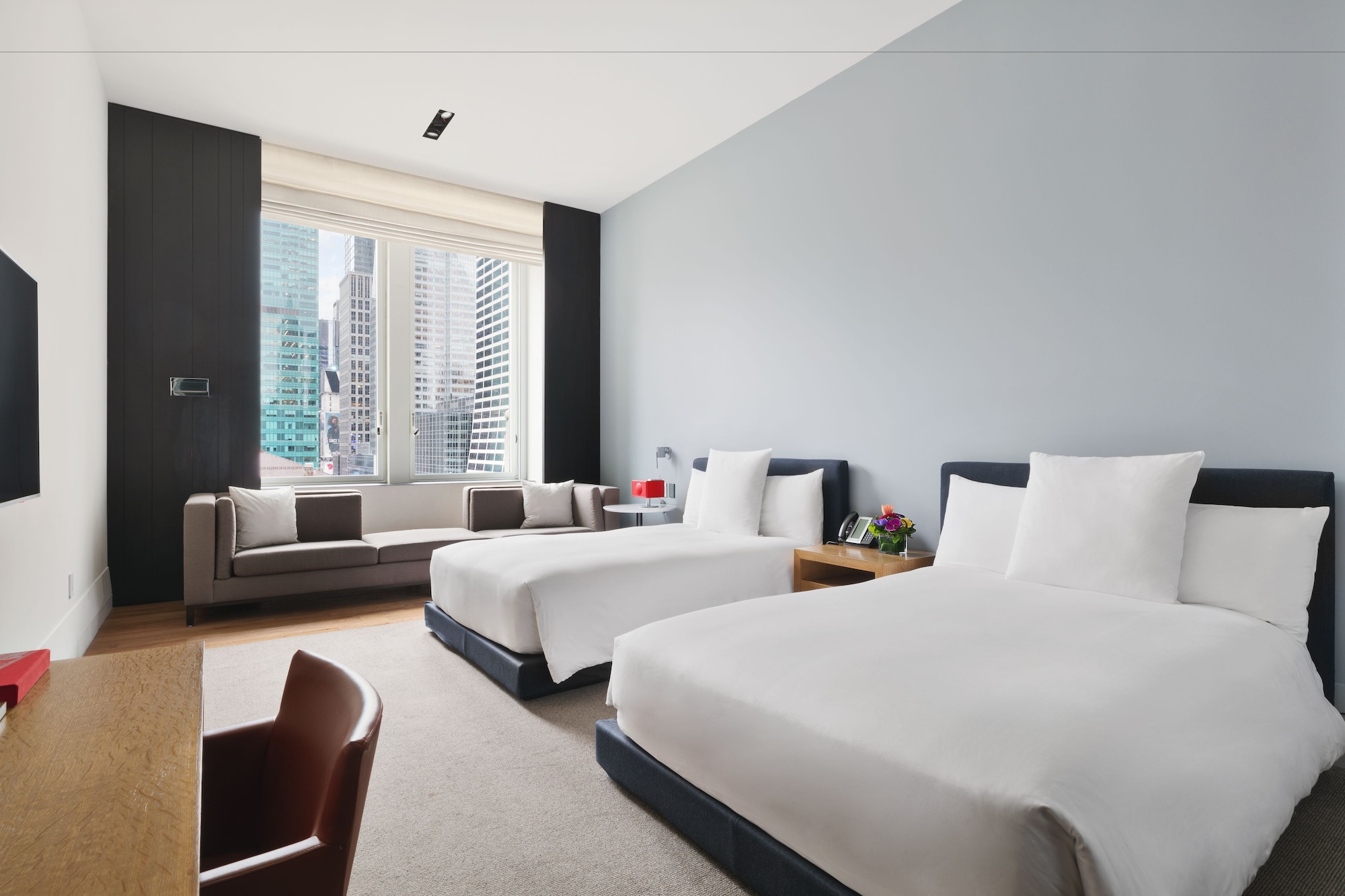 DELUXE, 2 DOUBLE BEDS, CITY VIEW