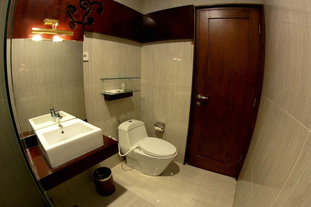 Palette Grand Sae Boutique Hotel 68/70