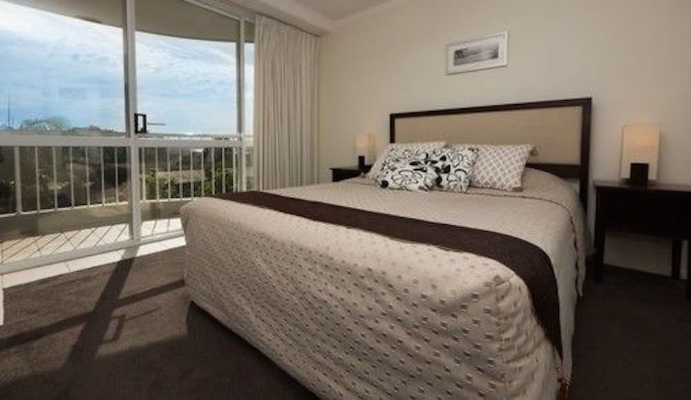 Noosa Hill Resort. 15/78