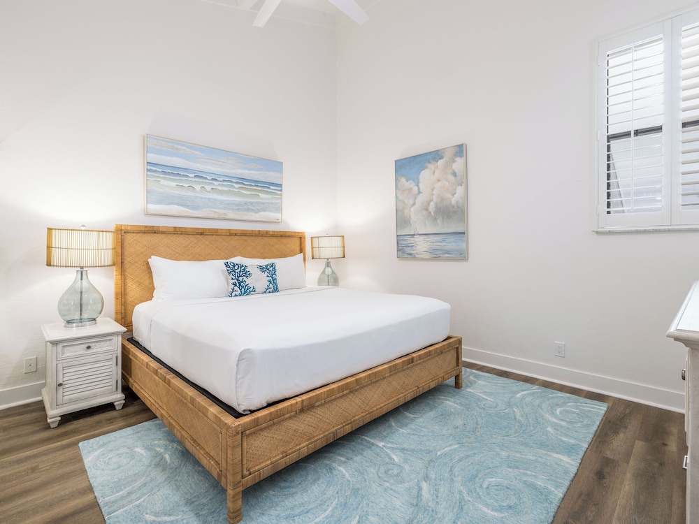 South Seas Resort 24/85