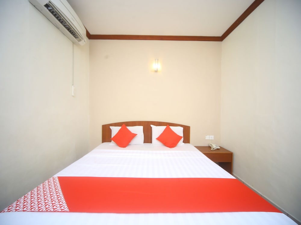 OYO 1027 Hotel London 8/16