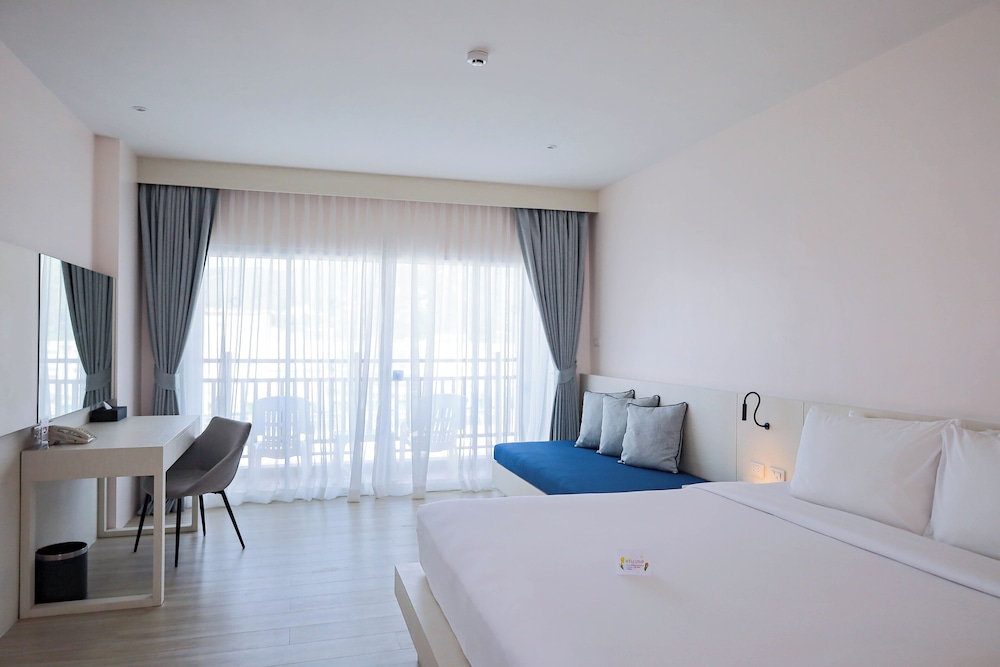 RENOVATED, DELUXE, POOL VIEW
