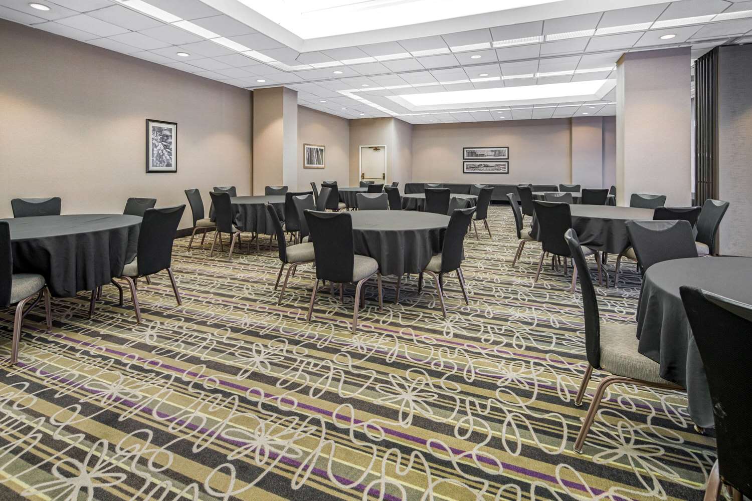 La Quinta Inn & Suites by Wyndham Buena Park 34/44