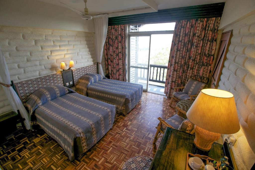Resort, Twin Beds