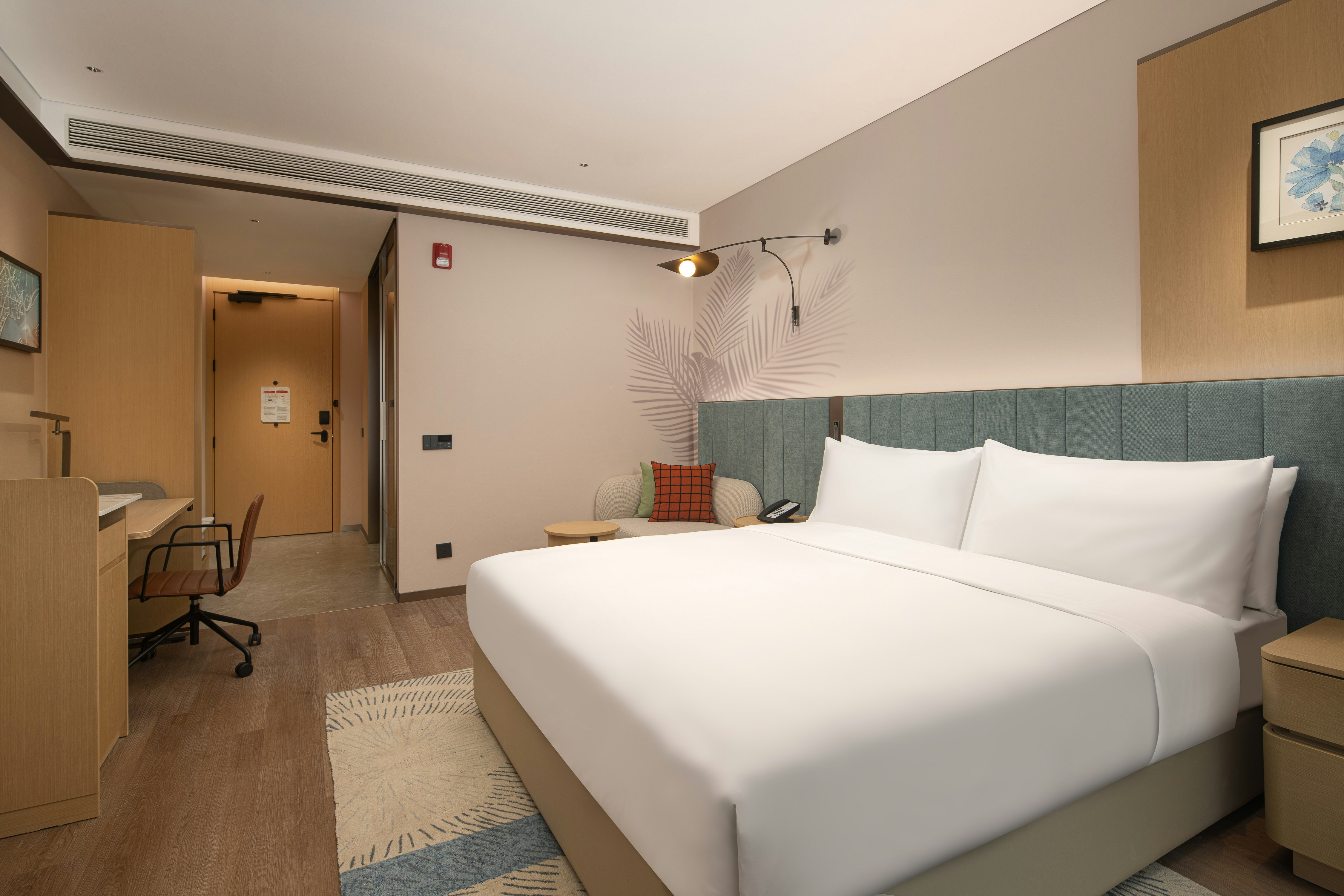 ROOM, KING BED, ACCESSIBLE