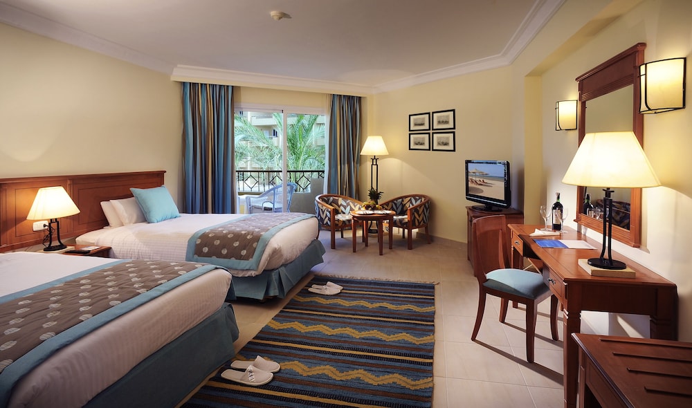 غرفة قياسية بسرير كوين بإطلالة على البحر بغرفة نوم واحدة، Amwaj Beach Club Abu Soma 2/4