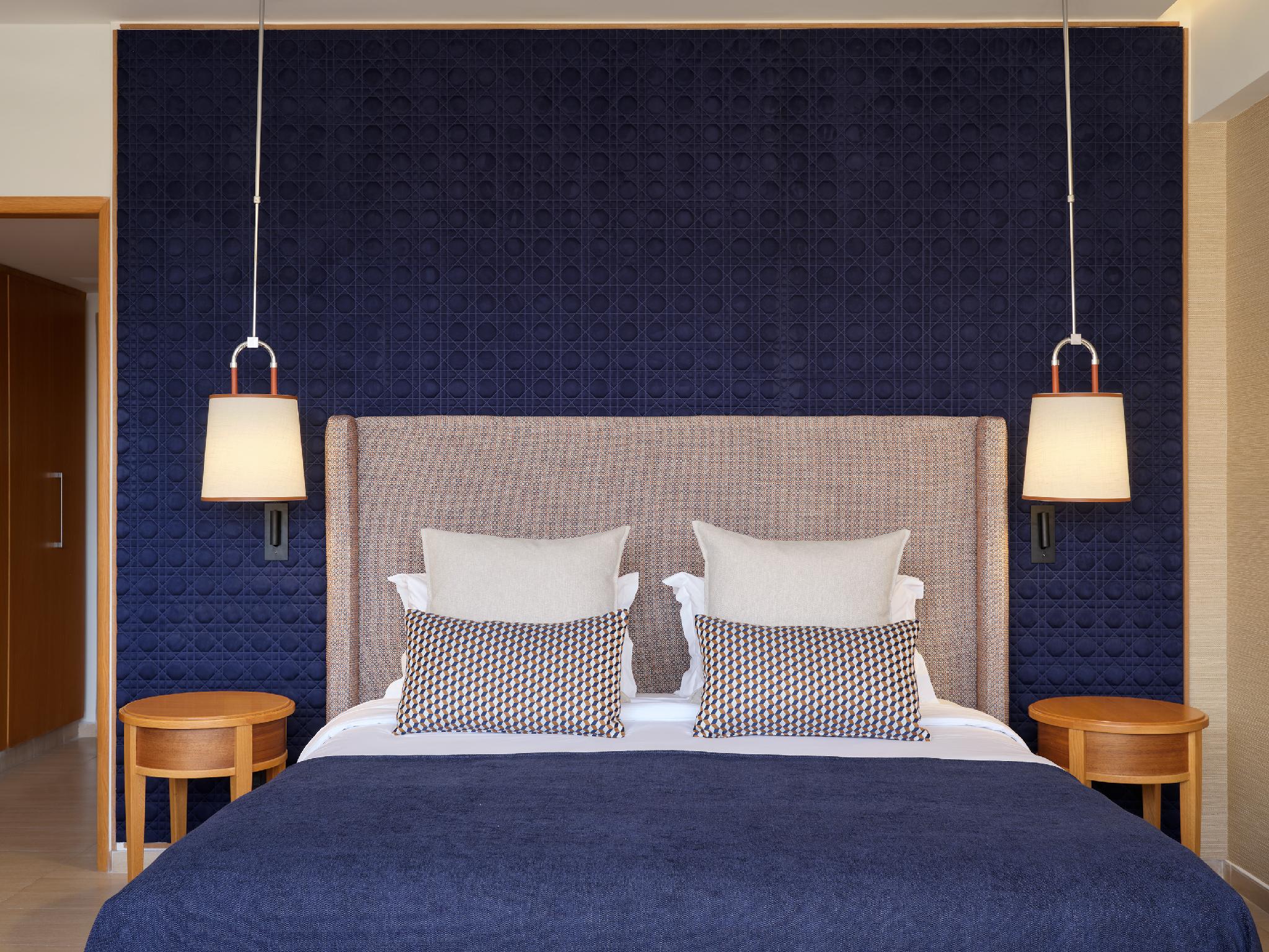 Junior Suite, King Bed, Inland View, Sofa