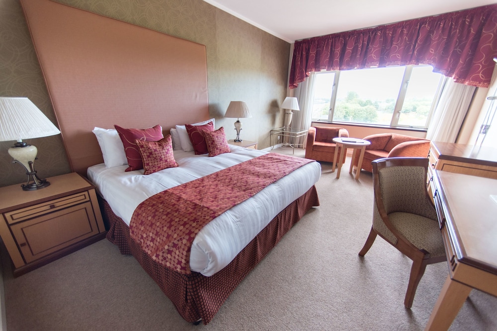 The Golden Jubilee Hotel 5/50