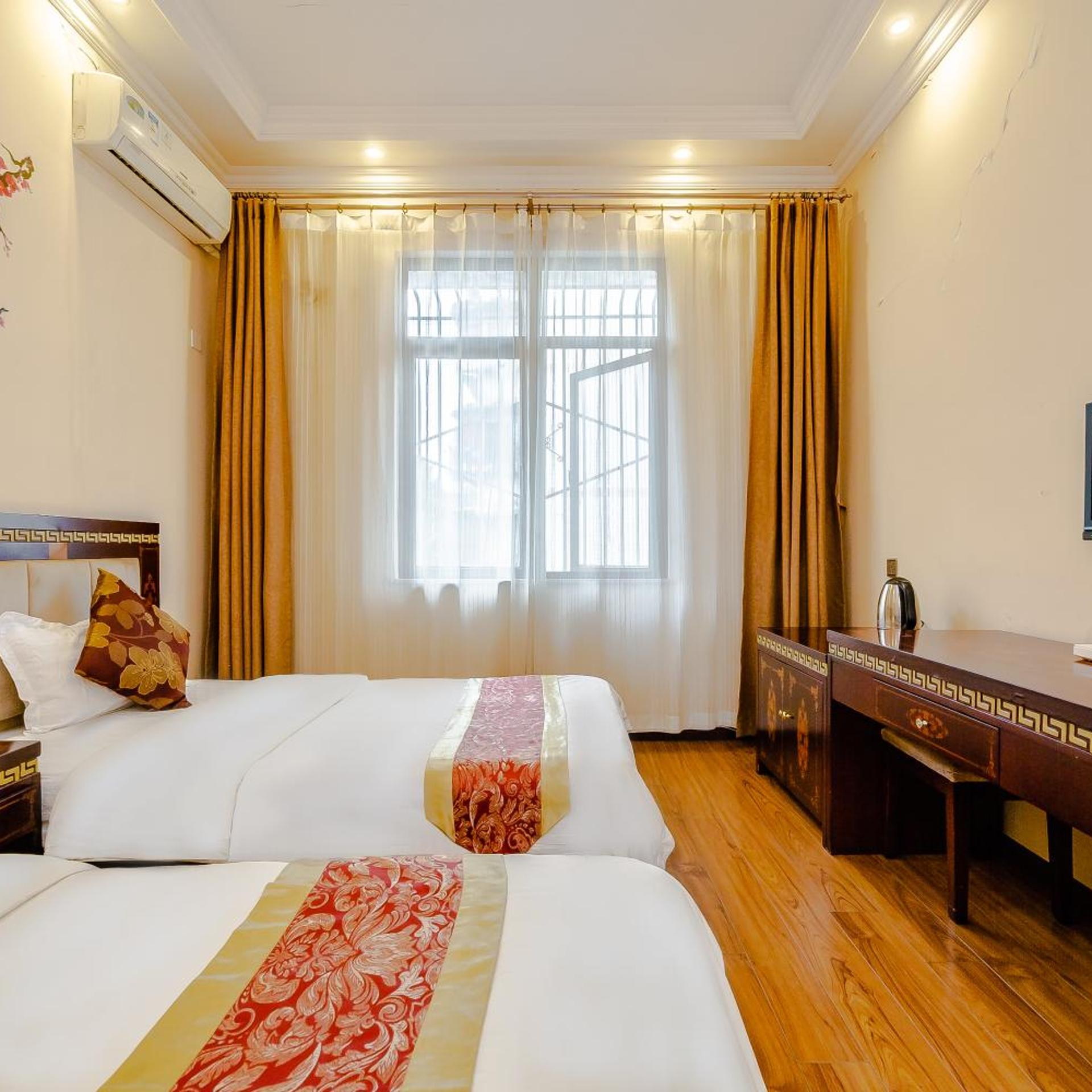 Holly Hostel 16/50