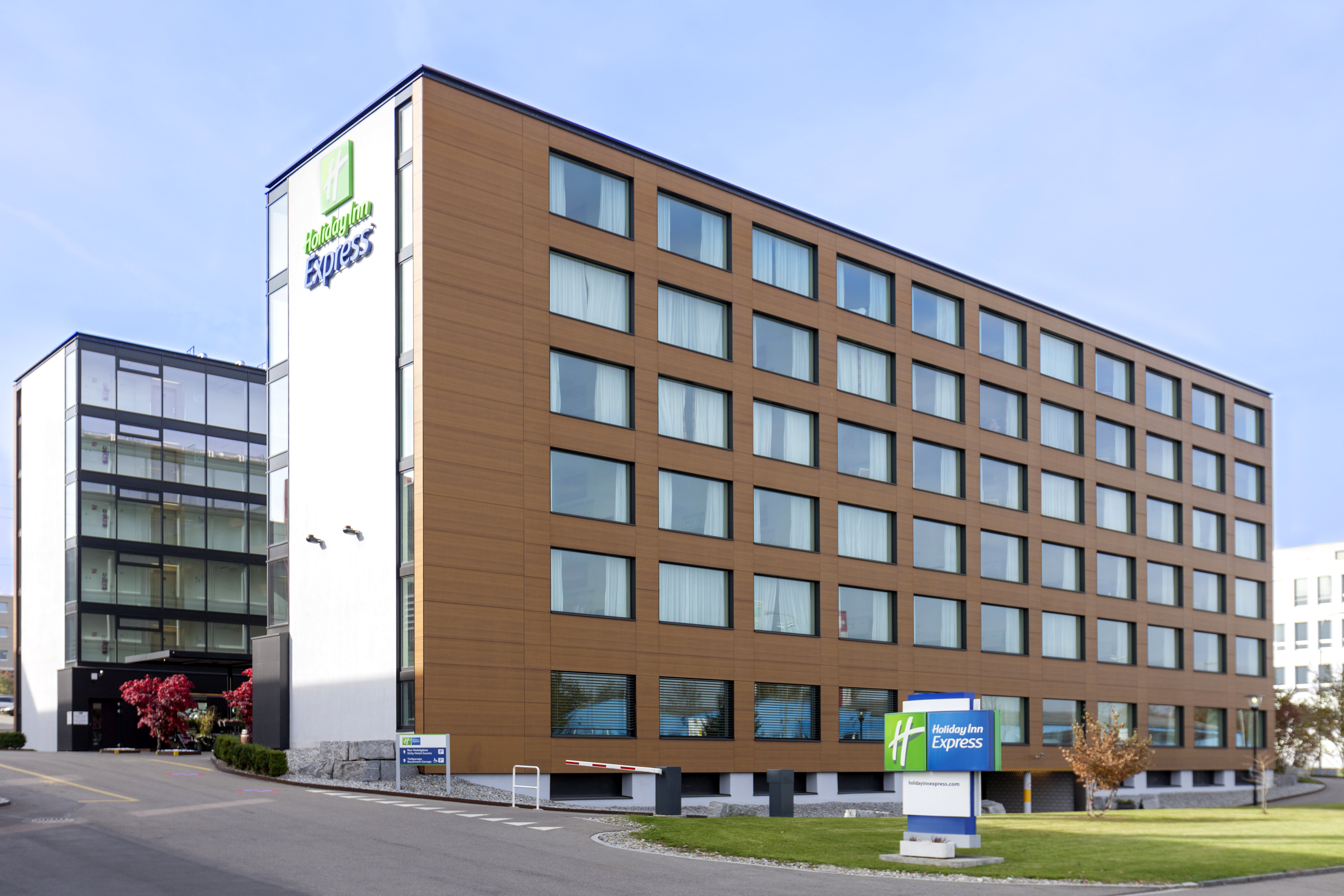 HOLIDAY INN EXPRESS ZURICH AIRPORT 73/80