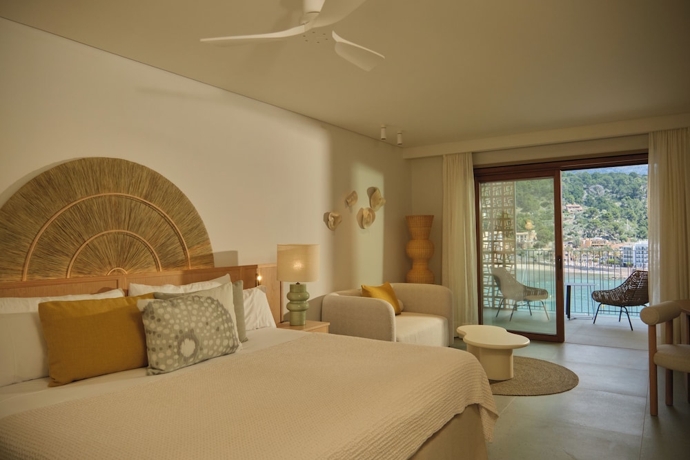 DELUXE, DOUBLE BED, SEA VIEW, BALCONY