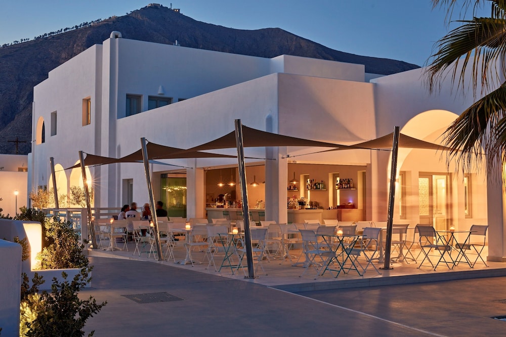 Aqua Blue Hotel in SANTORINI