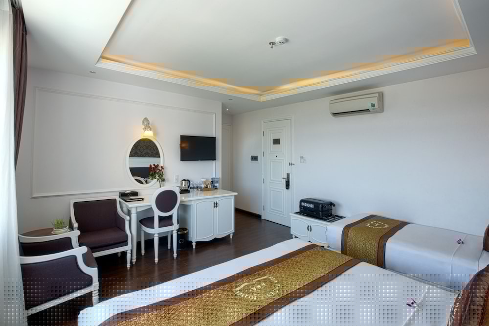 SEA PHOENIX HOTEL 54/76