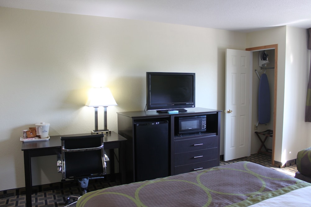 AmericInn By Wyndham West Burlington 31/45