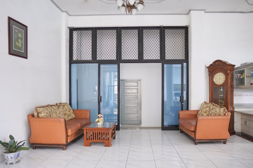 Collection O near Universitas Negeri Padang formerly Hotel Amra 47/49