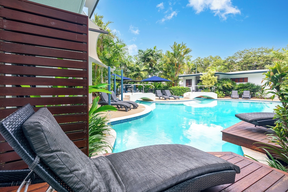 Meridian Port Douglas 32/70