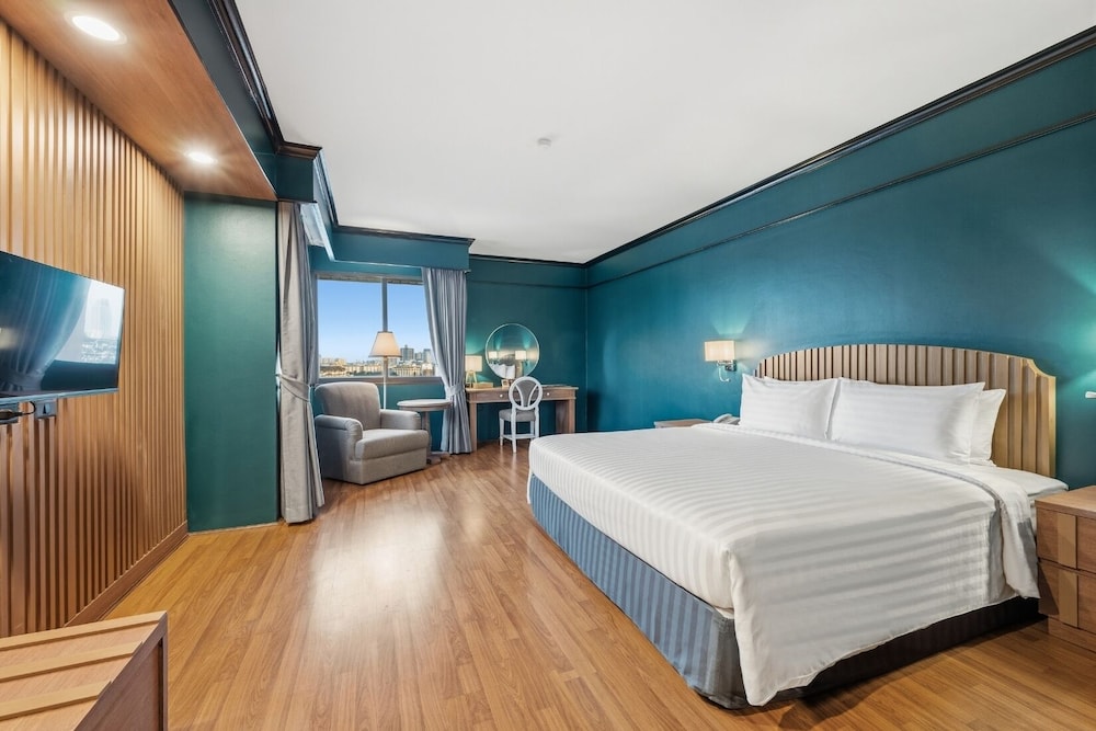 SIGNATURE, PREMIER, SUITE