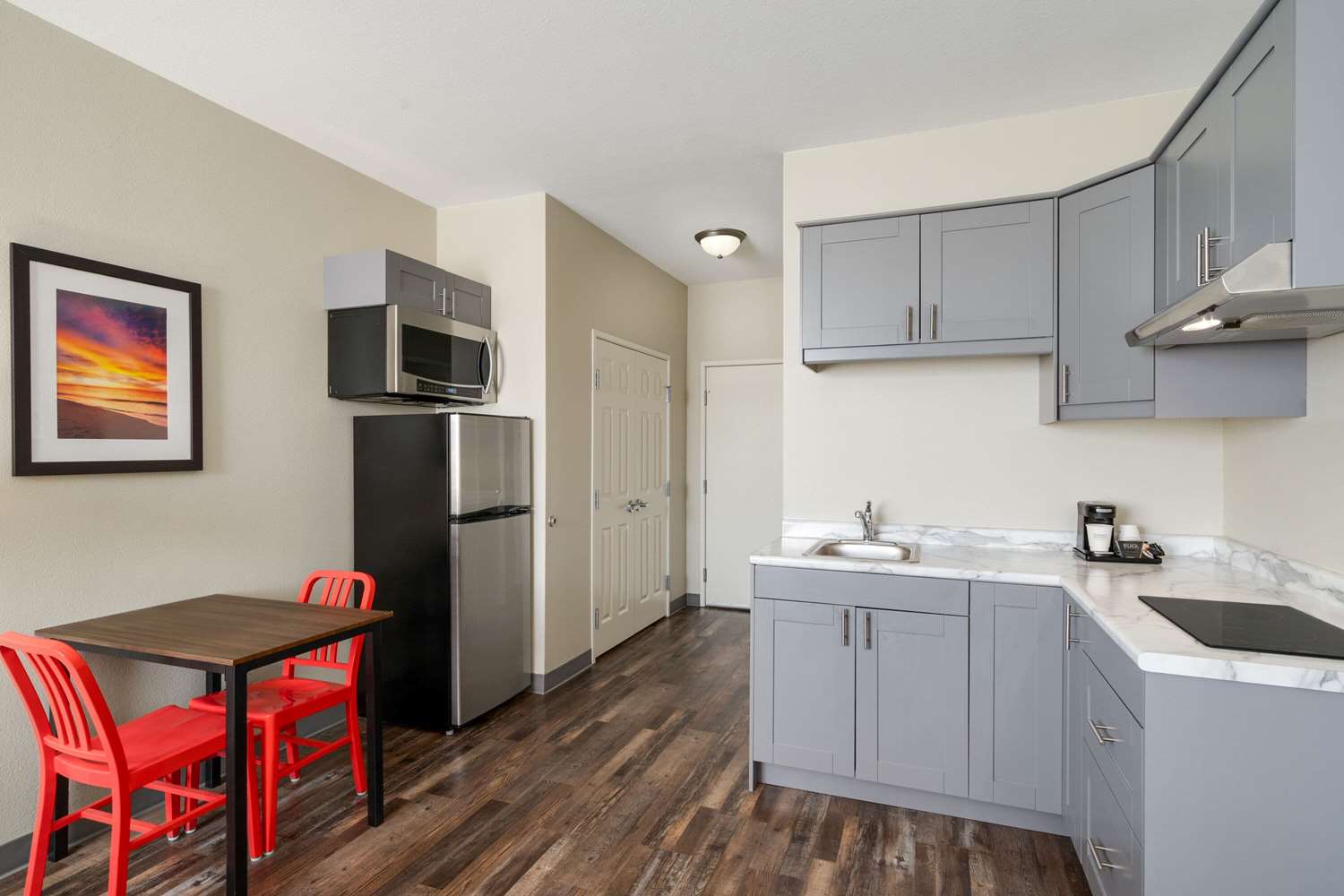 Bakken Airport Hotel And Suites Xwa 11/26