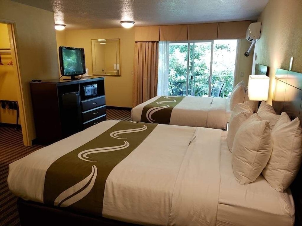 Quality Inn & Suites Vancouver - Hazel Dell 35/59