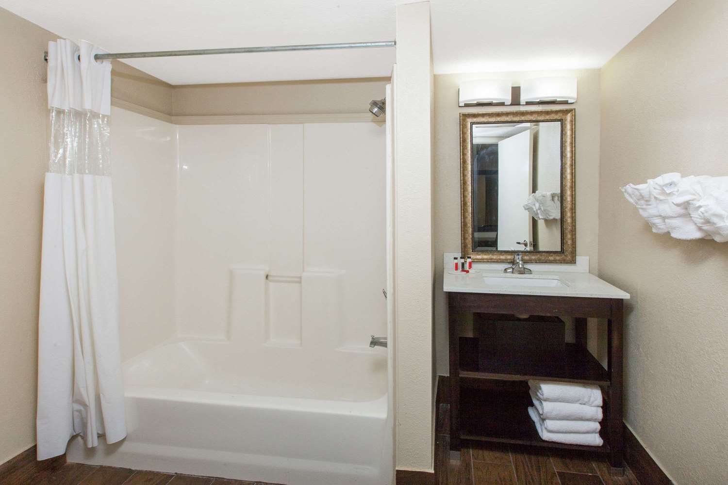Baymont By Wyndham Downtown Detroit 30/31