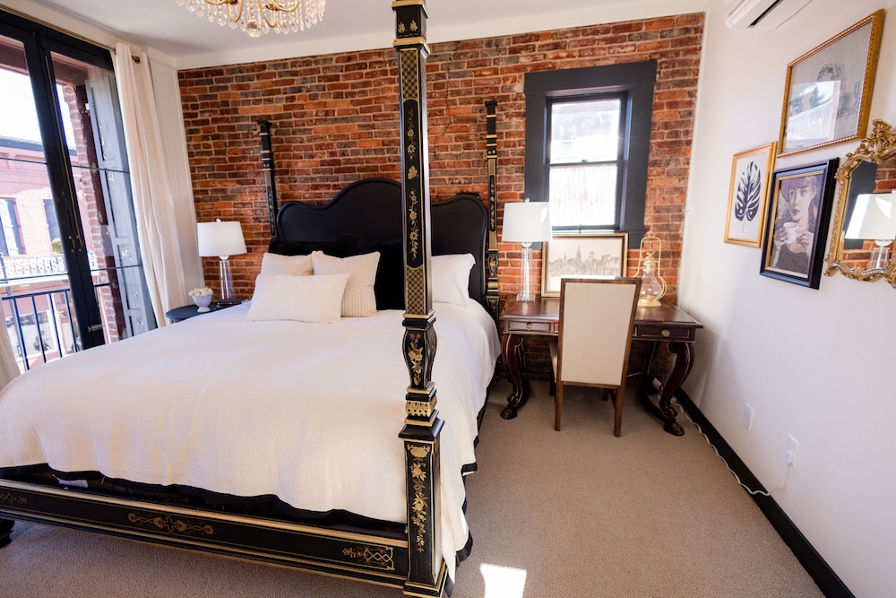 Speakeasy Suites 22/50