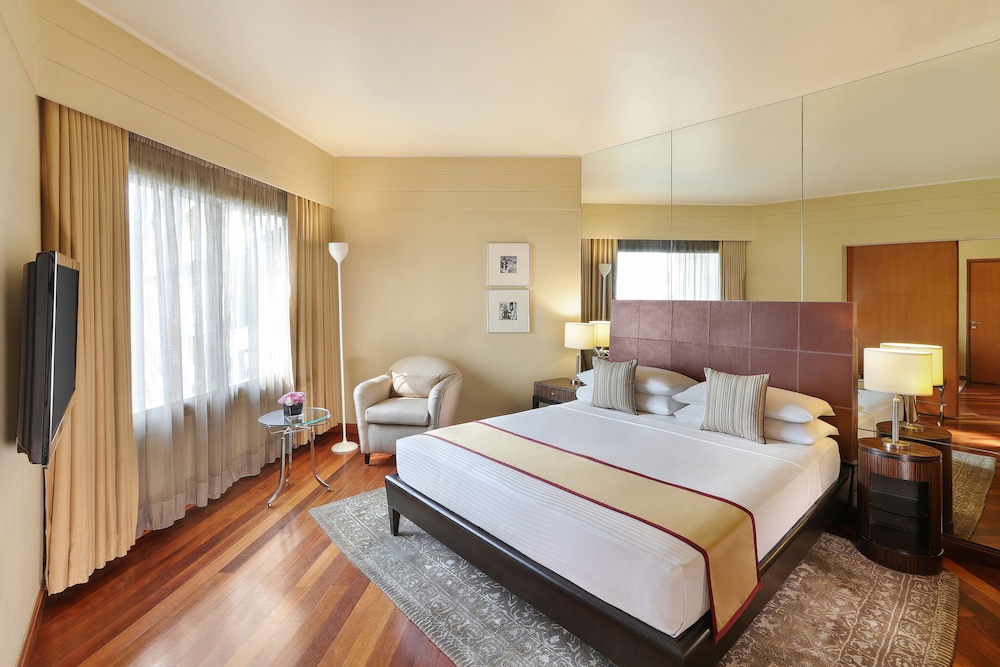 REGENCY, SUITE, KING BED