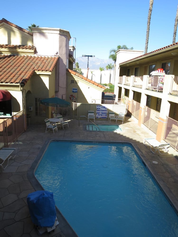 Country Inn 2/64