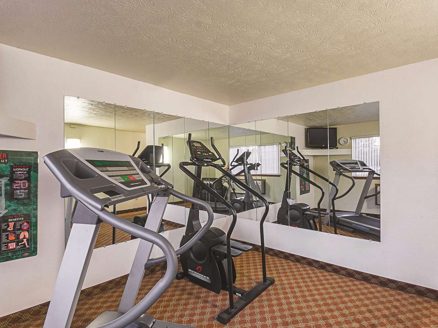 La Quinta Inn & Suites by Wyndham Woodburn 14/22